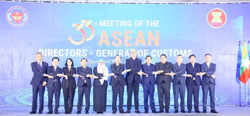 各国代表合影。（图片来源：haiquanonline.com.vn）