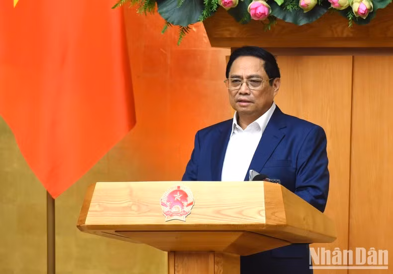 范明正总理在会议上发表讲话。