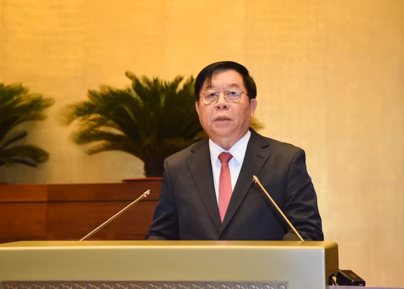 越共中央政治局委员、中央书记处书记、中央宣教部部长阮仲义发表讲话。