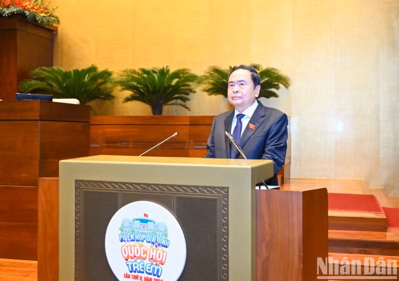 国会主席陈青敏致闭幕词。