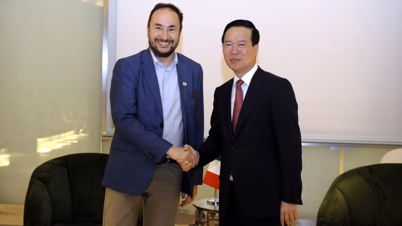 武文赏主席会见意大利重建共产党总书记毛里奇奥·阿切尔博。