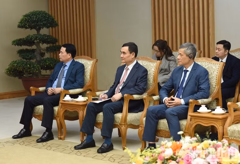 越南政府各部门、部委、行业领导代表。