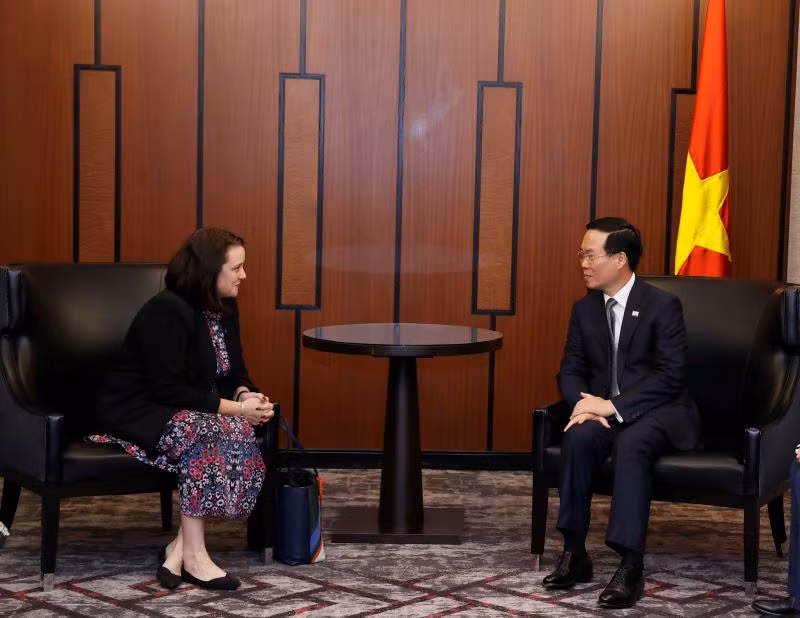 越南国家主席武文赏会见洛杉矶市副市长艾琳·布拉马赫。