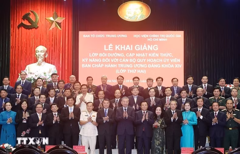 苏林总书记、国家主席和各位代表。