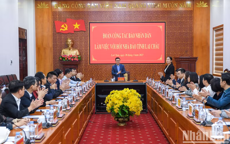 《人民报》社工作组与莱州省省委举行工作会议【组图】 ảnh 11