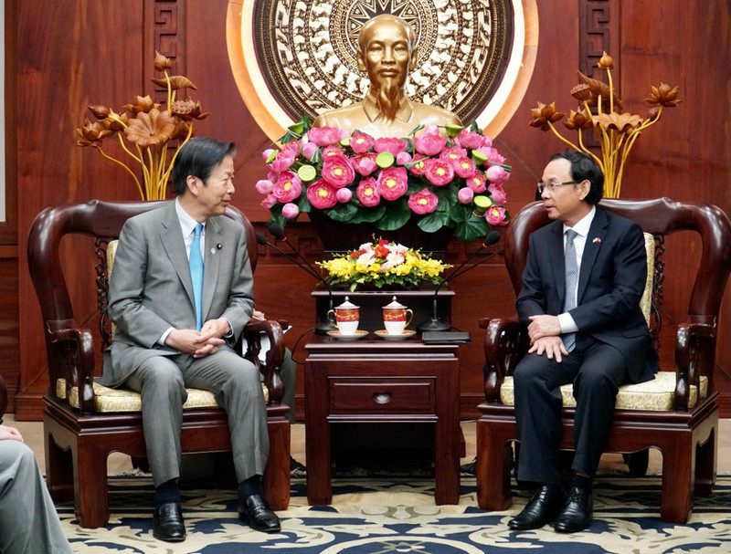 胡志明市委书记阮文年会见日本公明党党首山口夏男。（图片来源：胡志明市法律报）