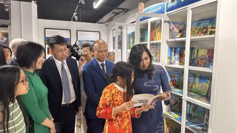 越南外交部副部长，海外越南人国家委员会主任黎氏秋姮出席“推崇越南语日”启动仪式。（图片来源：越通社）