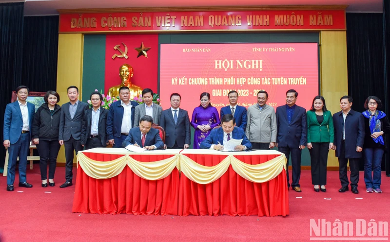 2023-2025年阶段宣传计划签署仪式。