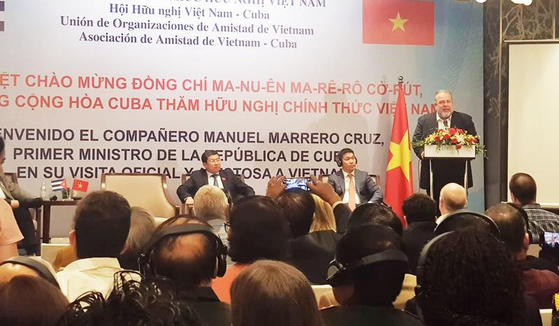 古巴总理曼努埃尔·马雷罗·克鲁斯在活动上发言。（图片来源：新河内报）