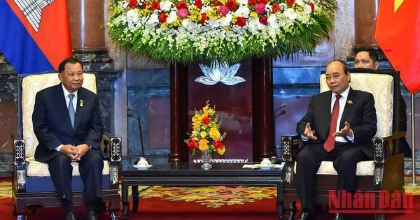 越南国家主席阮春福会见柬埔寨参议院主席赛冲。