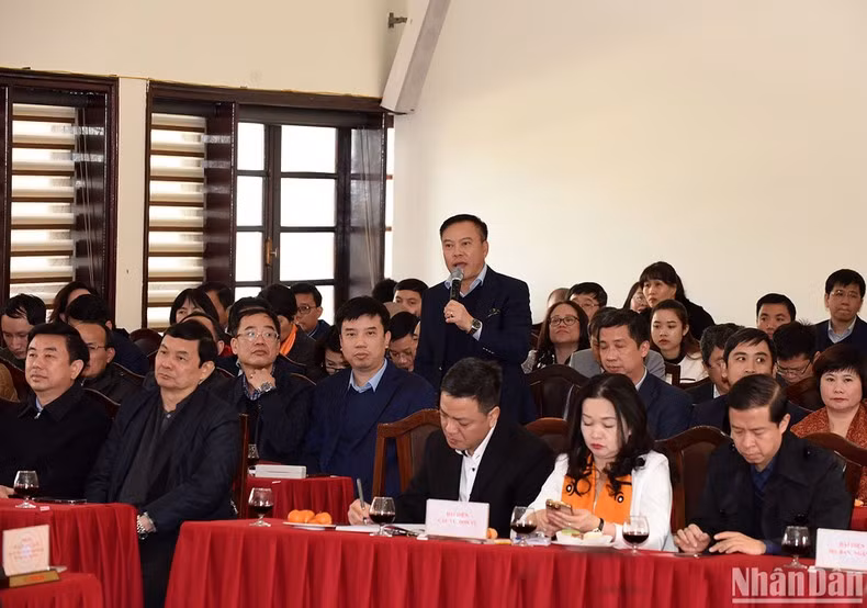 《今日农村报》总编辑刘光定发言。