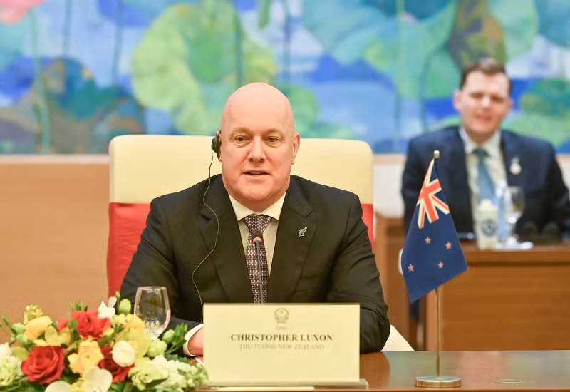 新西兰总理克里斯托弗•卢克森发表讲话。