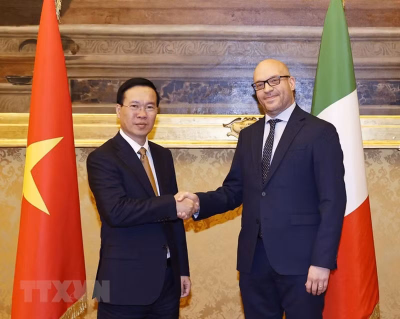 越南国家主席武文赏会见意大利众议院议长洛伦佐·丰塔纳。（图片来源：越通社）