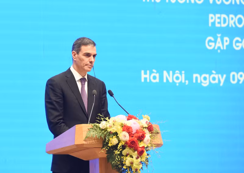 西班牙首相佩德罗·桑切斯发表讲话。