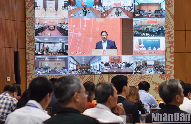 中央直辖省市委员会以视频方式出席活动。 中央直辖省市委员会以视频方式出席活动。