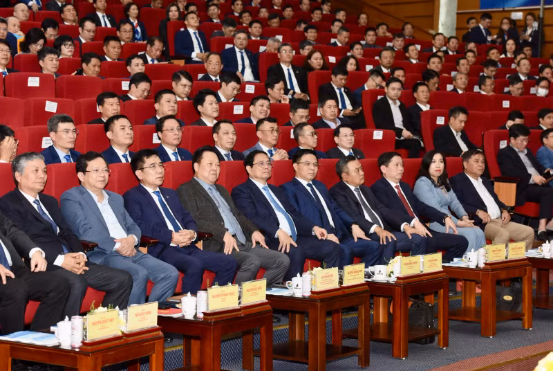 与会代表。