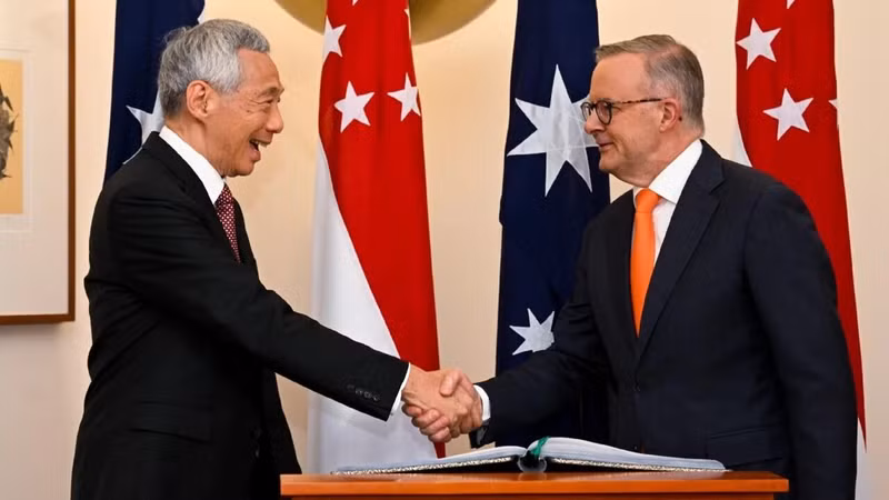 澳大利亚总理安东尼·阿尔巴尼斯10月18日在堪培拉会见新加坡总理李显龙。（图片来源：Sky News Australia）