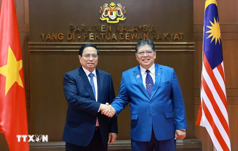 范明正总理会见马来西亚国会下议院议长佐哈里·阿卜杜勒。（图片来源：越通社）