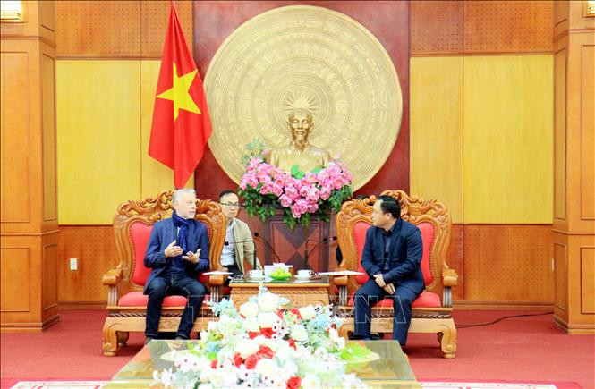 谅山省人民委员会副主席梁仲琼会见联合国教科文组织驻越代表处首席代表曼哈特。（图片来源：信息报）
