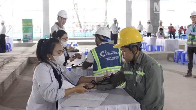 仪式结束后，项目还举行健康体检活动。