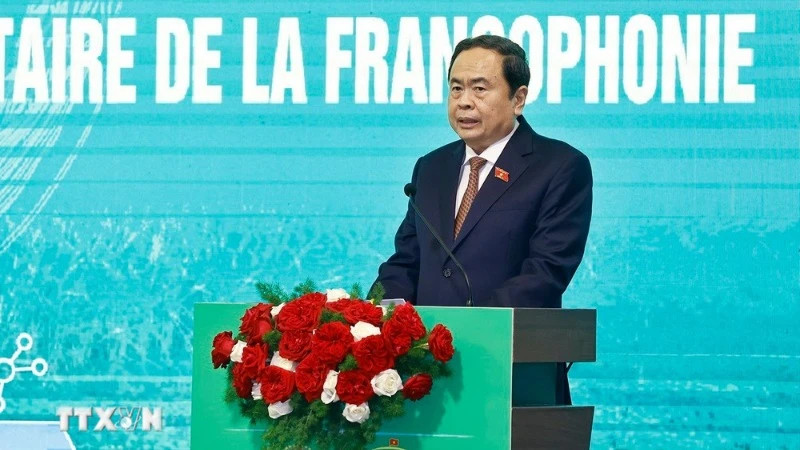 国会主席陈青敏在法语国家议会大会执行委员会会议开幕式上发表讲话。