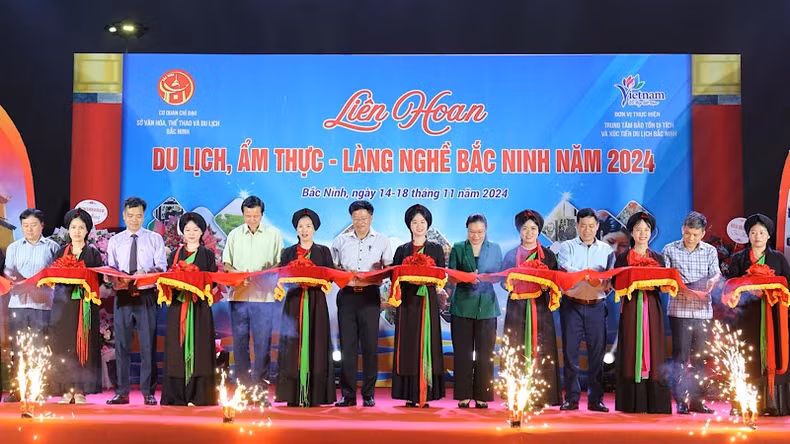 2024年北宁旅游、美食和手工艺村联欢会开幕式。