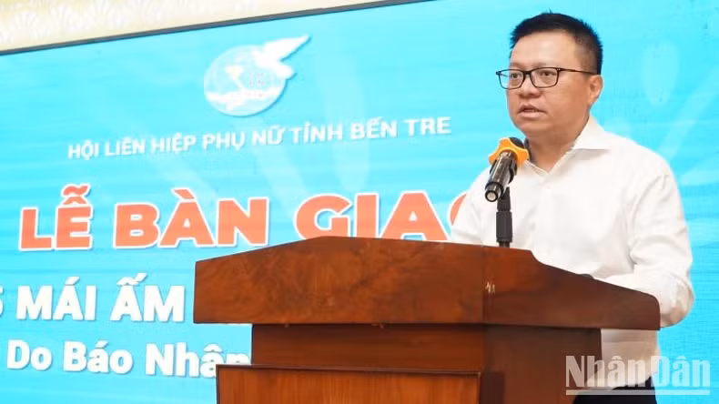 黎国明同志在仪式上发表讲话。