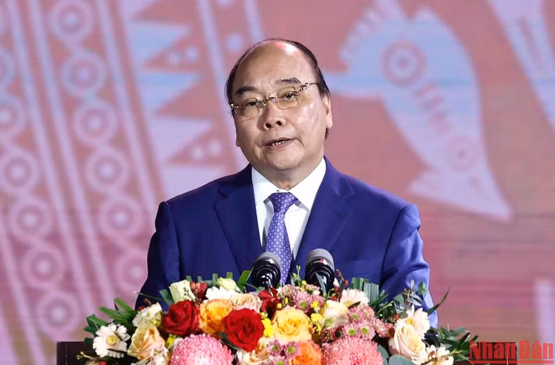 越南国家主席阮春福在仪式上发言。