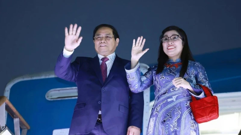 越南政府总理范明正偕夫人黎氏碧珍圆满结束对韩国进行的正式访问。