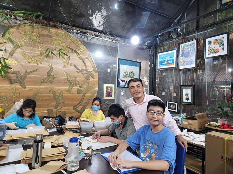 为残疾人提供就业机会。（图片来源：tuoitrethudo.com.vn）