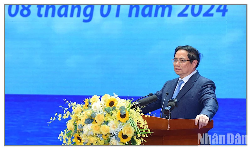 范明正总理在会议上发表讲话。