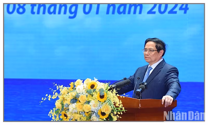 范明正总理在会议上发表讲话。