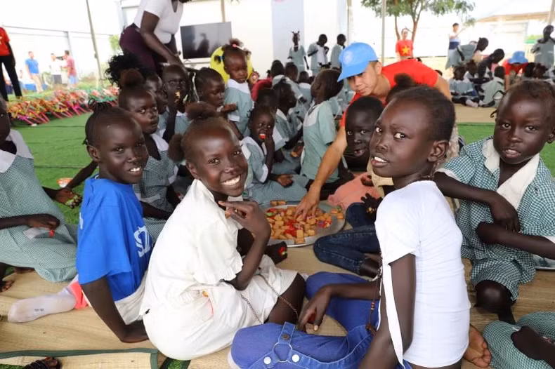 阿卜耶伊儿童参加活动。