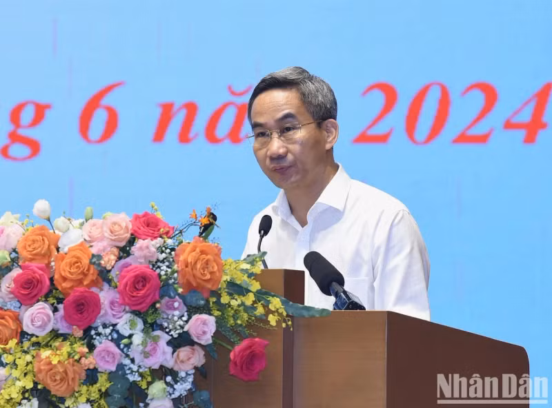 越南钢铁协会主席严春多发表讲话。