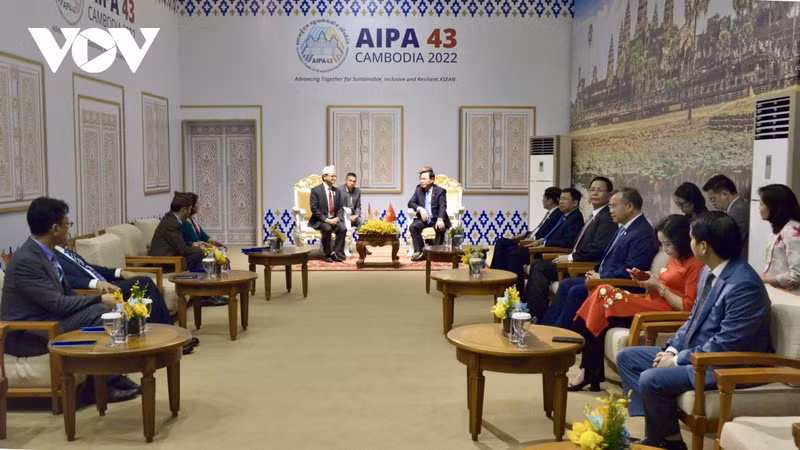 国会主席王廷惠会见尼泊尔议会联邦院主席普拉萨德·蒂米尔西纳。（图片来源：VOV）