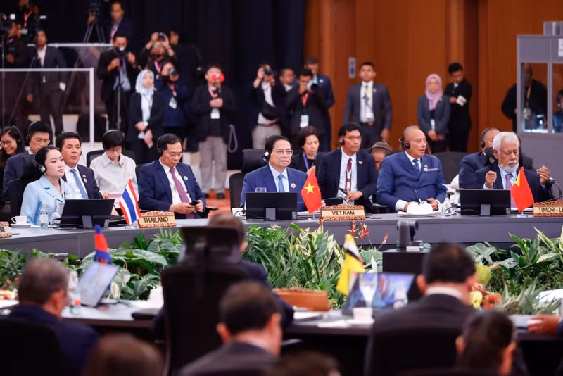 范明正总理出席会议。（图片来源：baochinhphu.vn）