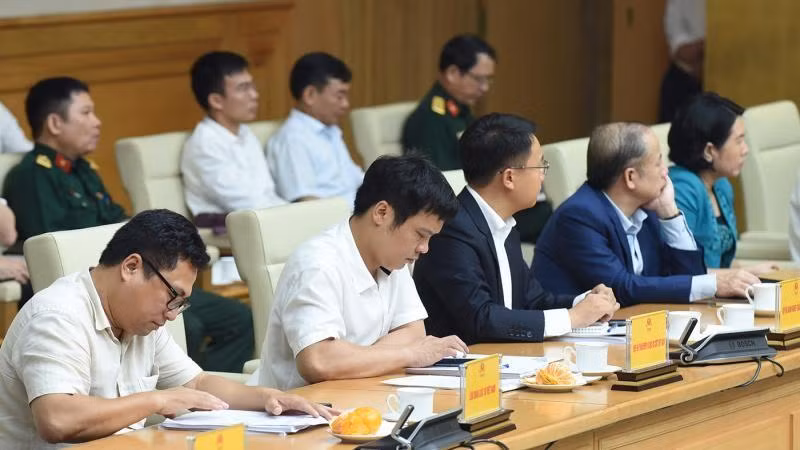 各组织、企业代表出席会议。