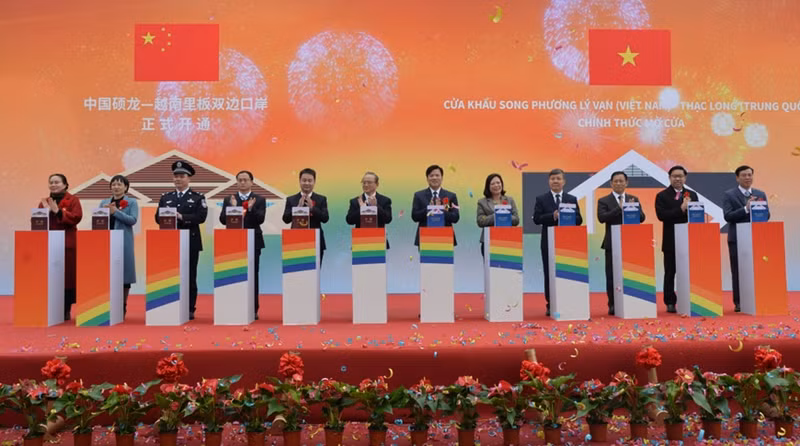 越南里万—中国硕龙双边口岸开通仪式。（图片来源：baocaobang.vn）