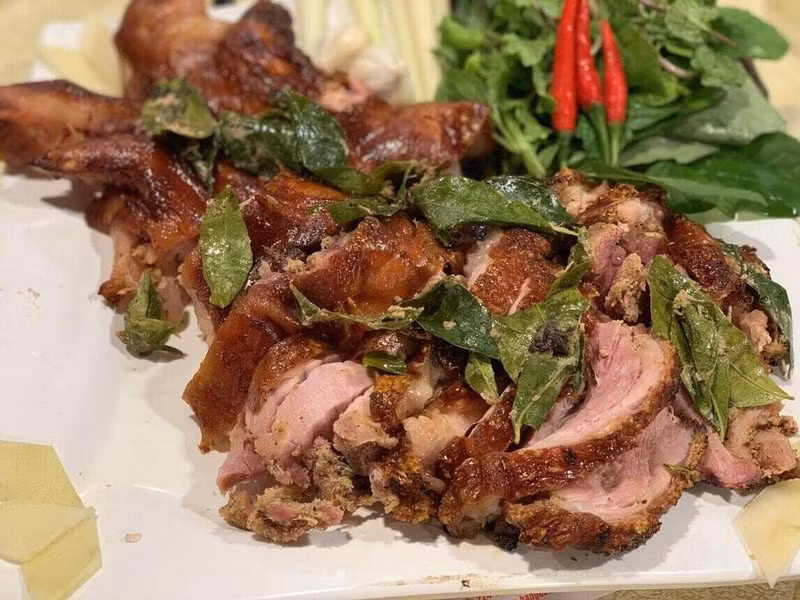 谅山省糖蜜叶烤肉。