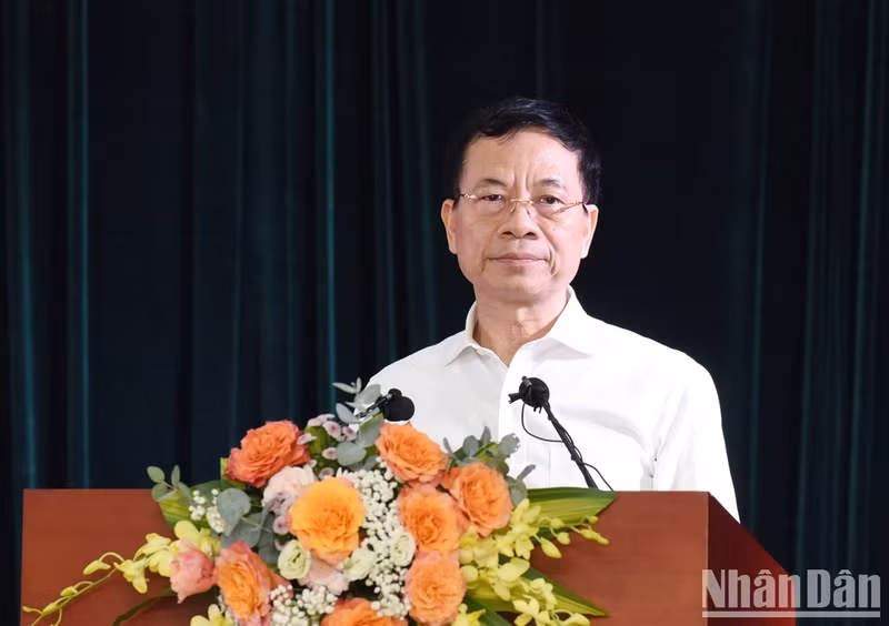 越南通信传媒部部长阮孟雄在会议上发表讲话。