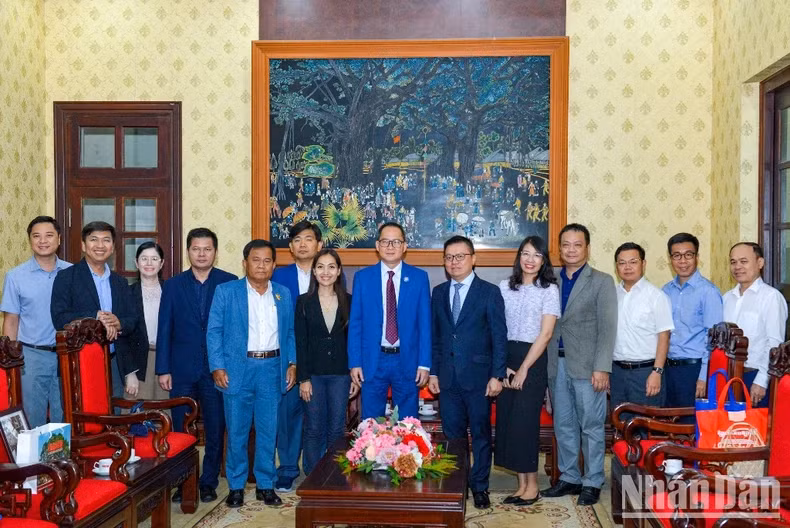 双方代表合影。