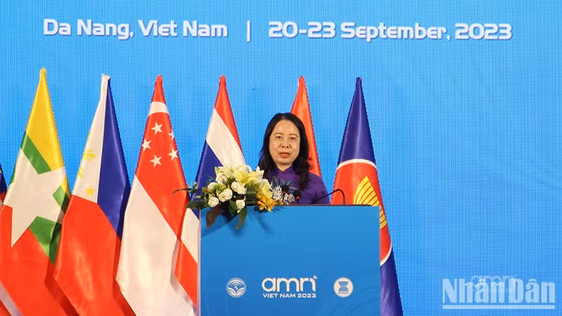 越南国家副主席武氏映春致开幕词。