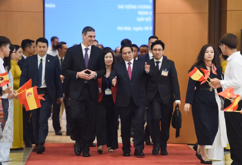 越南政府总理范明正和西班牙首相佩德罗·桑切斯。