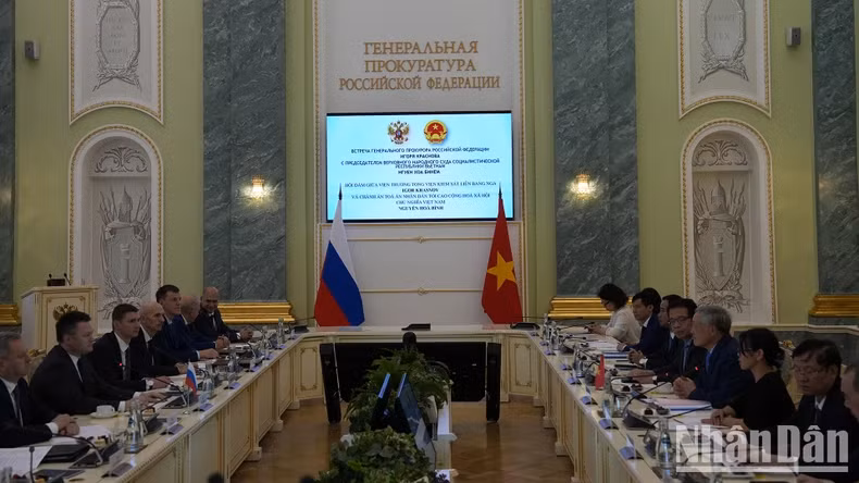 越南最高人民法院代表团会见俄罗斯联邦总检察长伊戈尔·克拉斯诺夫。