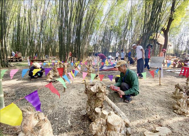 各位艺术家参赛。（图片来源：越通社）