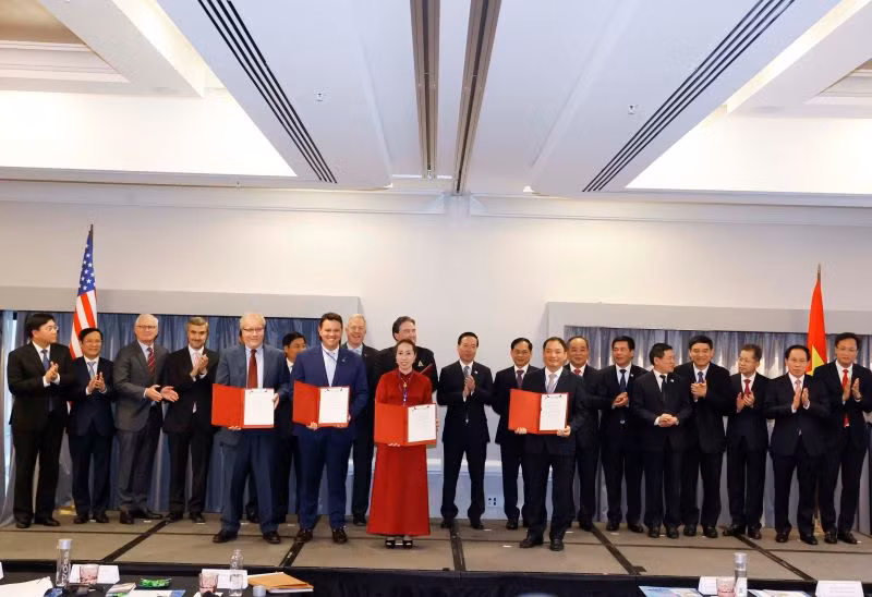 越南国家主席武文赏出席越美伙伴合作备忘录签署仪式。