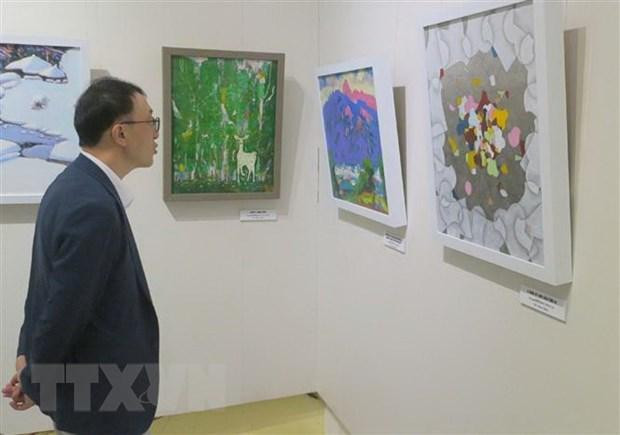 韩国游客参观展会。（图片来源：越通社）