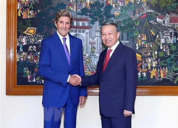 苏林大将会见约翰·克里特使。（图片来源：越通社）