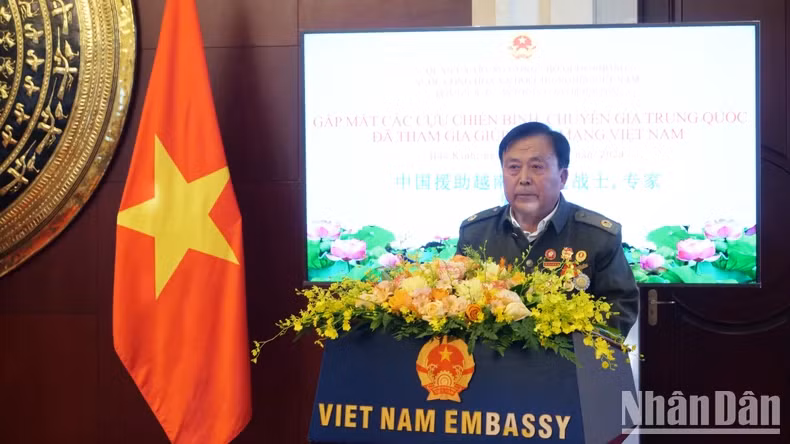 中国老兵代表张文斌先生发表讲话。