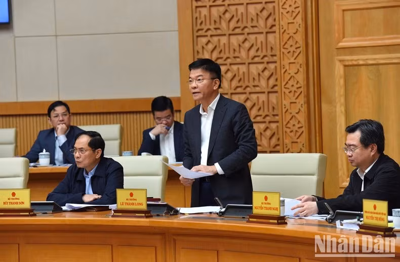 司法部部长黎成龙发言。